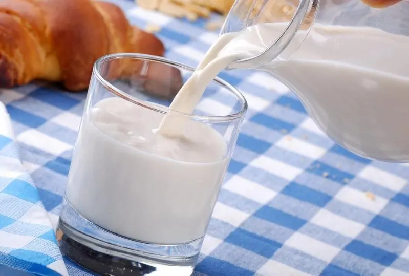Drinking a glass of milk every day has any effect on blood lipids