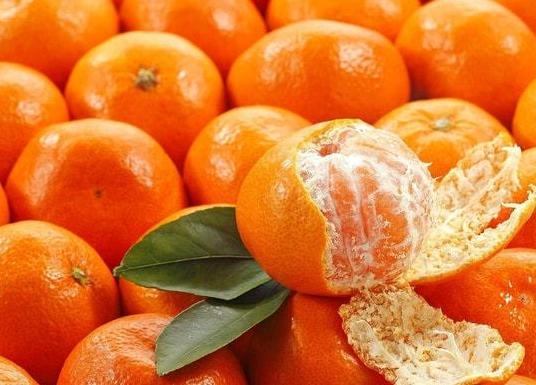 What are the health benefits of eating oranges regularly?