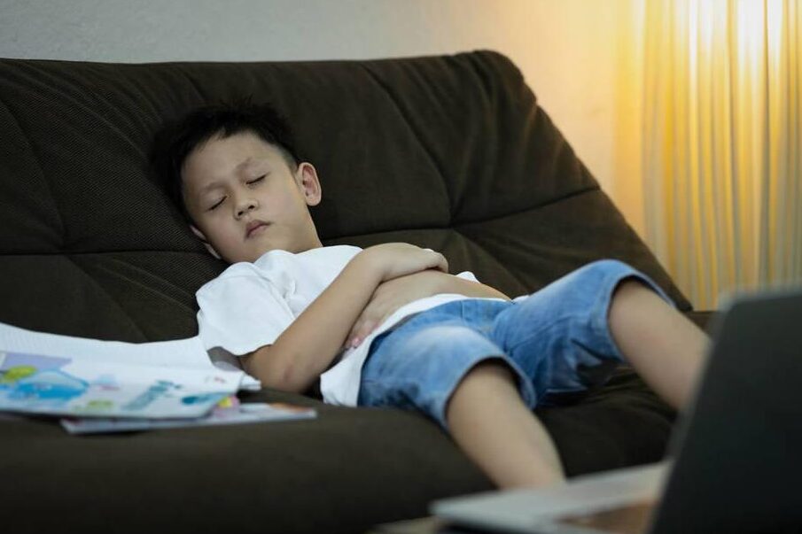 It turns out that lack of sleep in children is so dangerous Don't let your kids stay up late