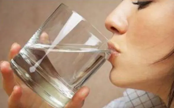 Drinking plenty of water is good for pneumonia