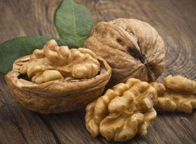 What is the best time to eat walnuts