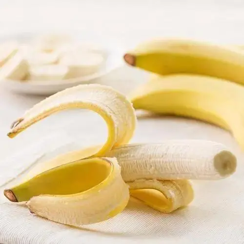Bananas are a kind of fat with high potassium content. Fruit is a very healthy snack.