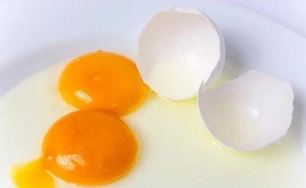 Eating eggs everyday can damage cardiovascular system