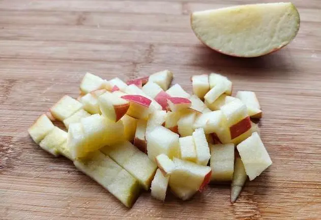 eating apple daily can Protects the health of blood vessels