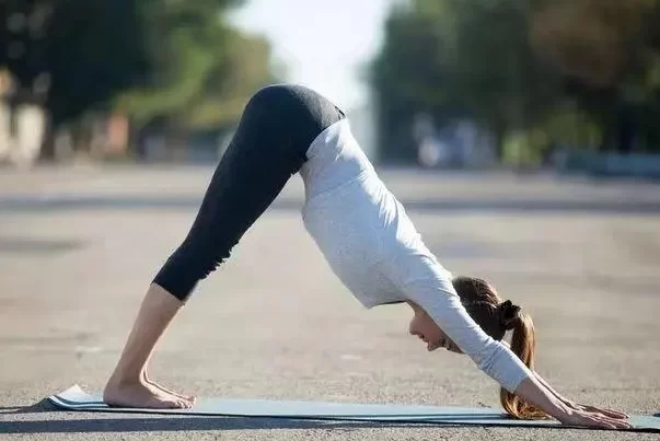 How to adjust the distance between hands and feet when practicing yoga downward dog?