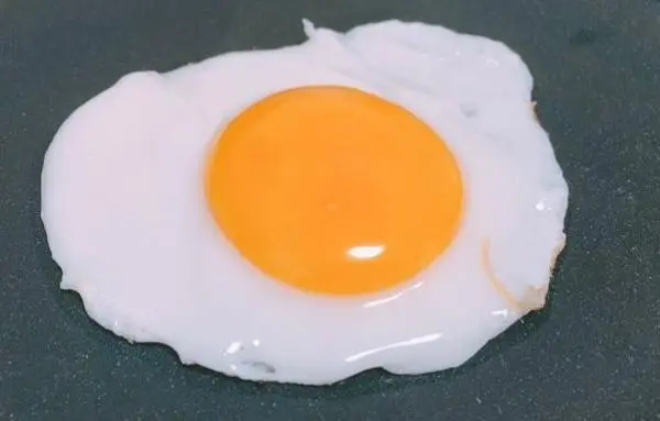 Eating eggs everyday can damage cardiovascular system