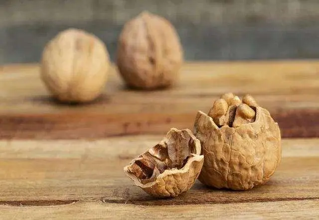 What is the benefit of eating walnuts