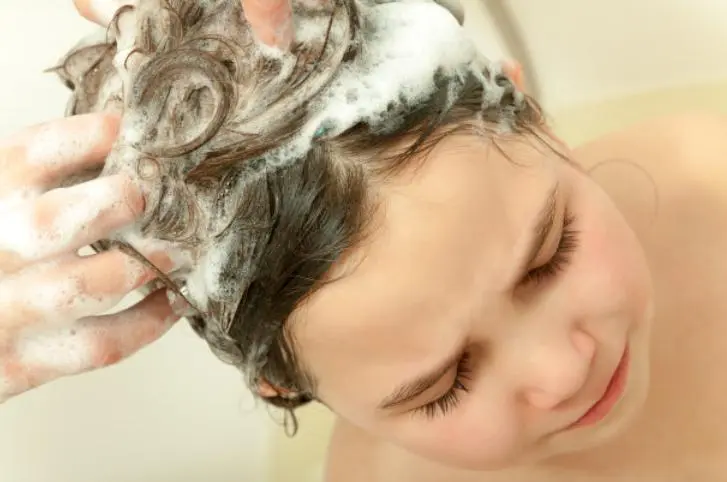 how to apply salt in shampoo