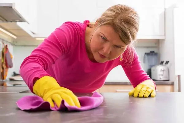 wear gloves during cleaning house