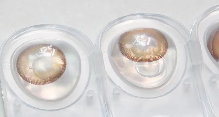 how to apply contact lenses 