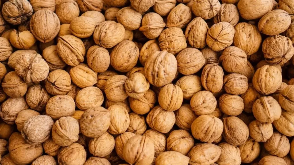 benefits of eating walnuts during periods 