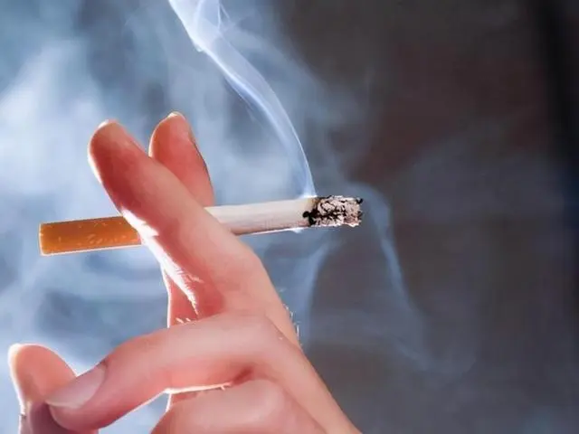 What are the harms of smoking to the human body?