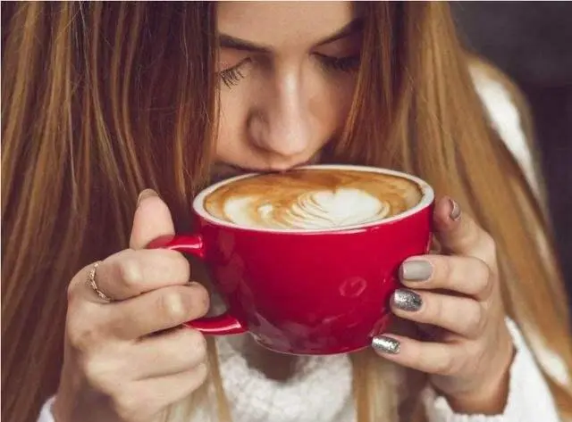 Benefits of drinking coffee for a long time women accelerating aging or delaying aging?  