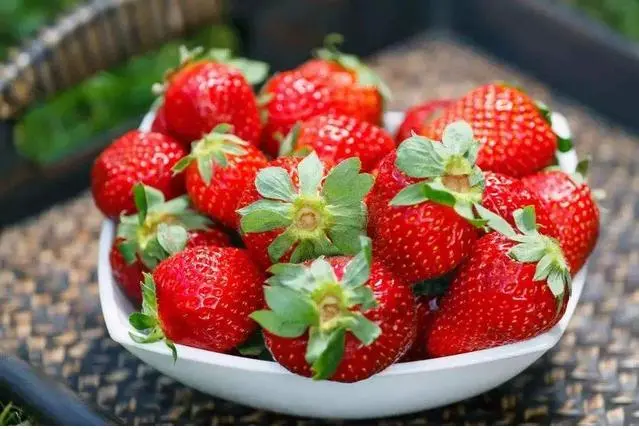 Are strawberries dyed in color?