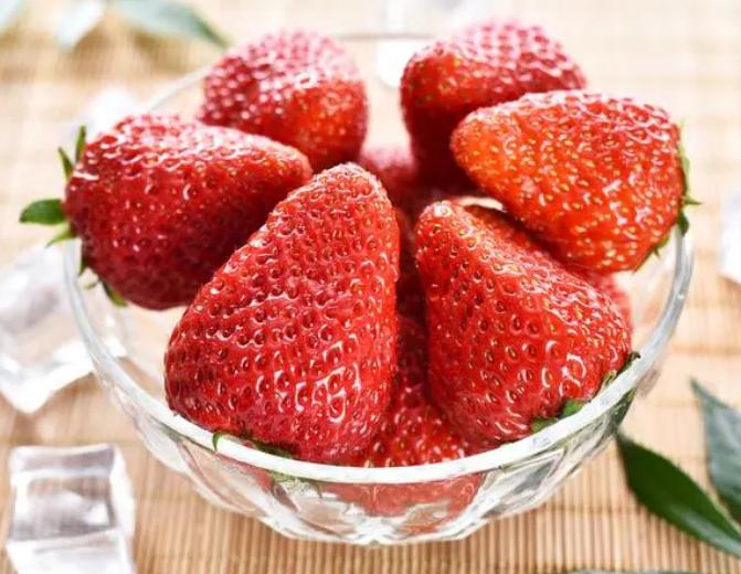 Why strawberries cannot be eaten by children?  