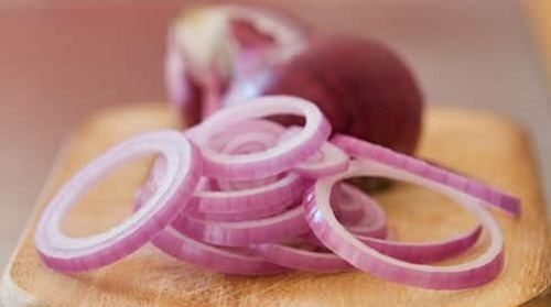 how much raw onion should i eat a day