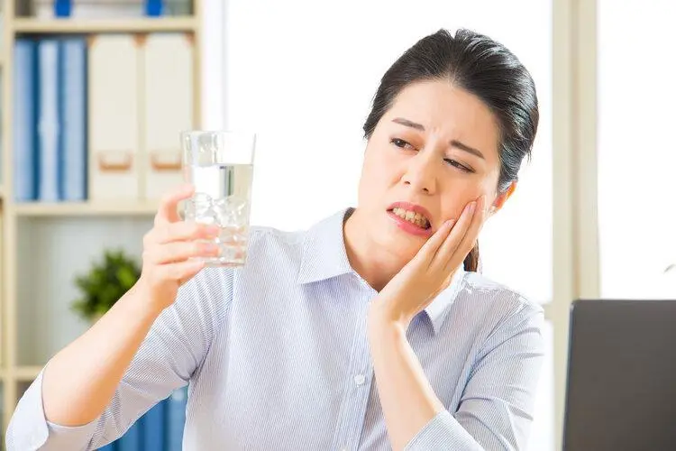 what causes extremely dry mouth while sleeping