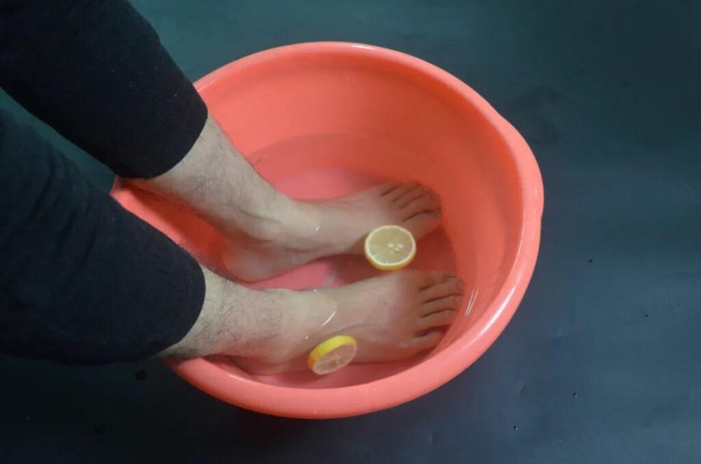 What is the best homemade foot soak for women 