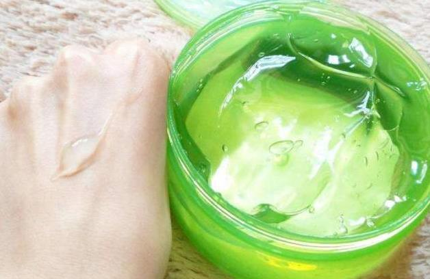 What happens if we apply aloe vera on face daily