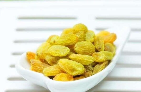 What are the benefits of eating a little raisins every day?