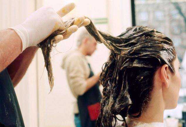 Which one is more harmful to hair salon dyeing or hair dyeing at home