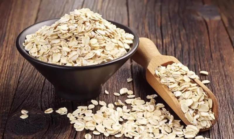 What is the effect of long-term eating milk powder soaked oatmeal on blood sugar