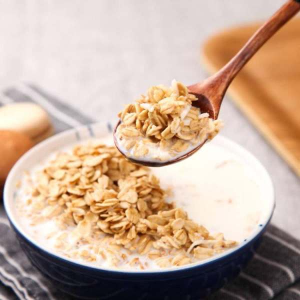 What is the effect of long-term eating milk powder soaked oatmeal on blood sugar