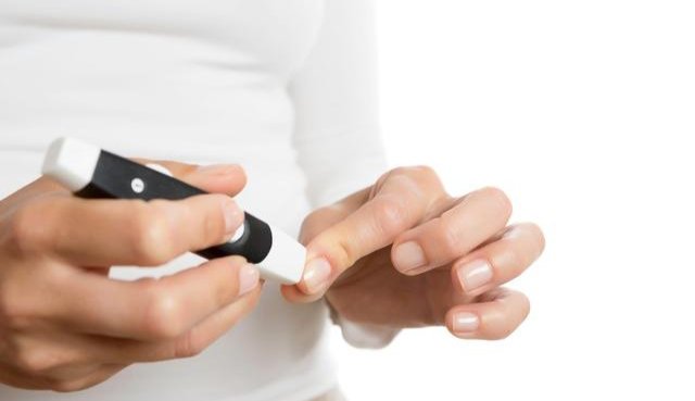 Why do people with diabetes have high blood sugar levels after eating?