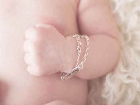 What are the risks and precautions of wearing jewelry for babies