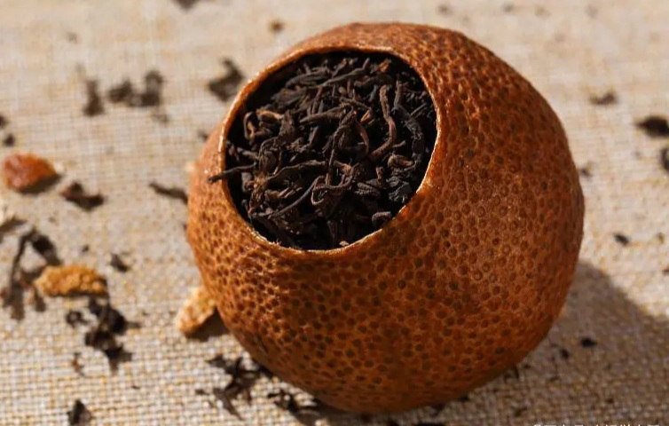 When should women not drink Pu'er tea?