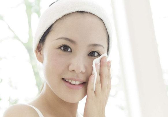 Face whitening tips at home naturally