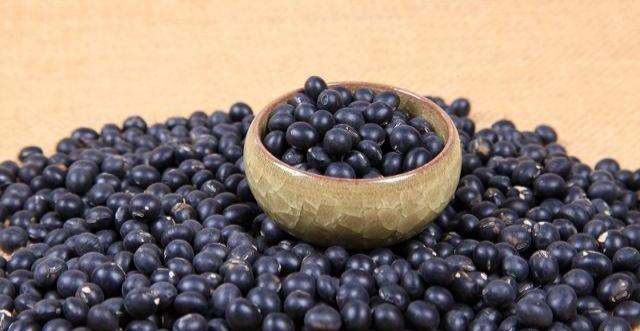 What are the benefits of eating black beans?
