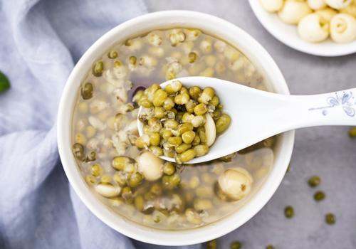 What are the advantages and disadvantages of drinking mung bean soup every day