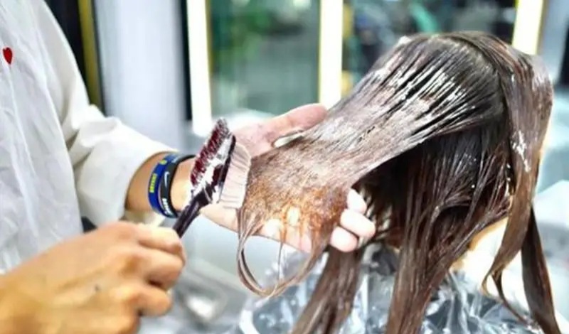 Does permanent hair straightening damage hair?