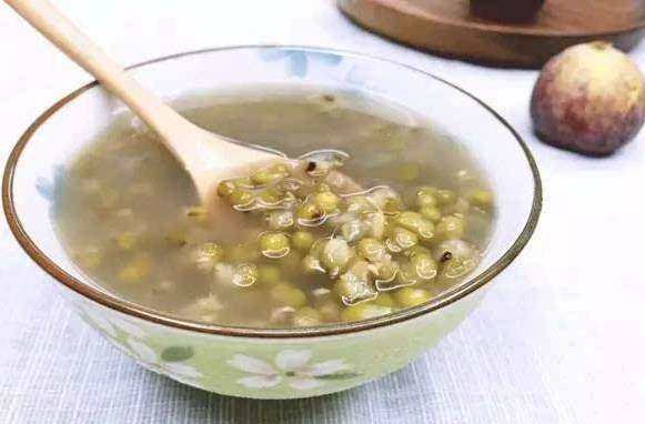 What are the advantages and disadvantages of drinking mung bean soup every day