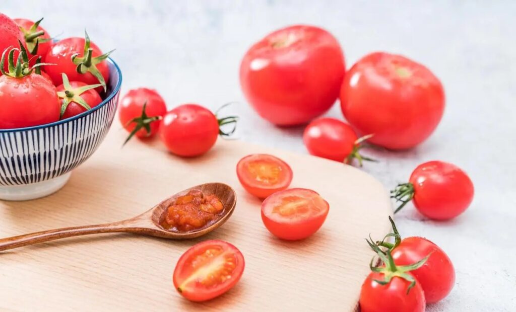 Five major benefits of eating tomatoes for women 