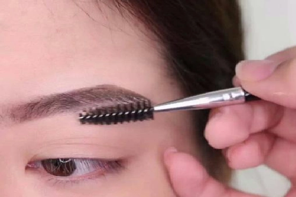 best way of making eyebrow thicker 