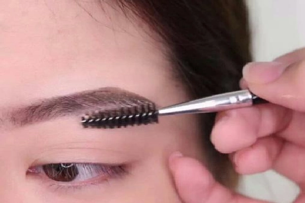 best way of making eyebrow thicker