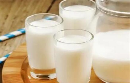 Benefits of drinking milk empty stomach early morning 