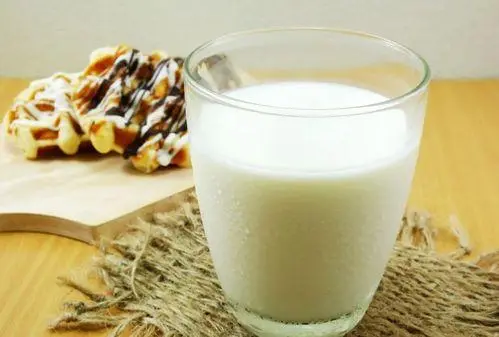 Drinking milk before bed benefits for male and female