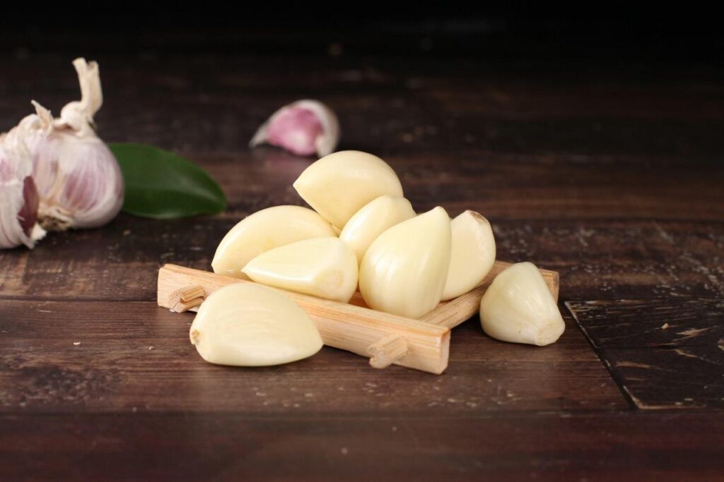 What effects will people who eat garlic bring to the body every day?