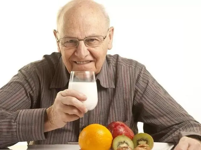 Difference in physique between elderly people who often drink milk and those who never drink milk