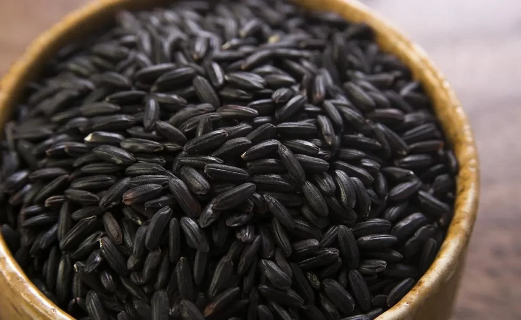 Which type of people should not eat to much black rice 