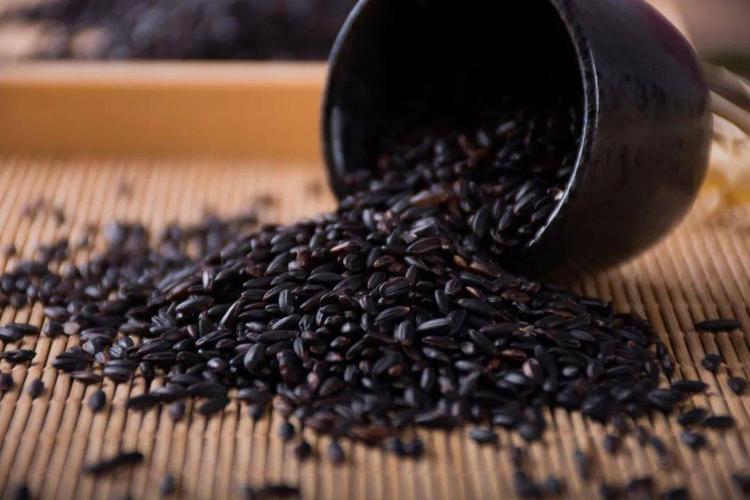Which type of people should not eat to much black rice 