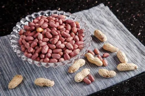 what are the benefits of eating peanuts 