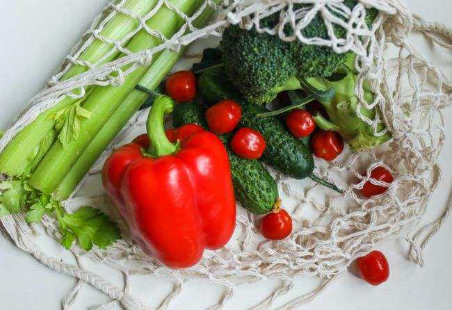 Will eating acidic foods aggravate stomach ulcers