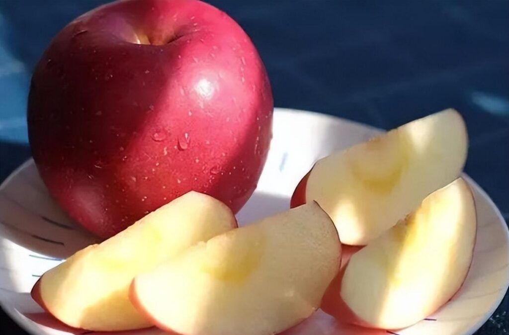  What are the health benefits of eating apples