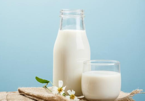 How should diabetics drink milk?