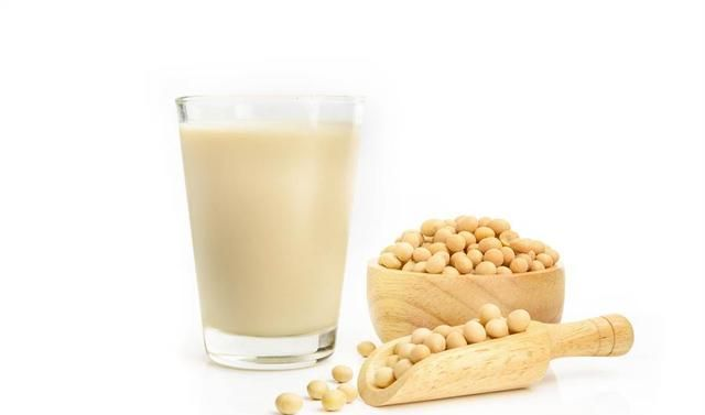 What are the health benefits of drinking soy milk
