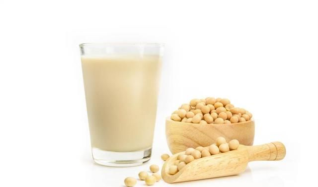 What are the health benefits of drinking soy milk 